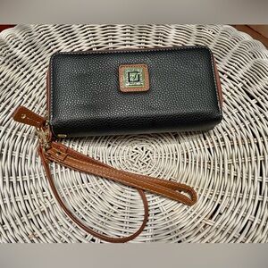 Stone Mountain USA never used wallet with wrist straps